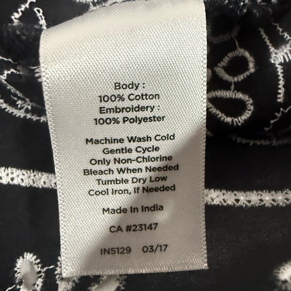 Women’s Talbots Black White Embroidered Top Blouse Size MP - Picture 8 of 8